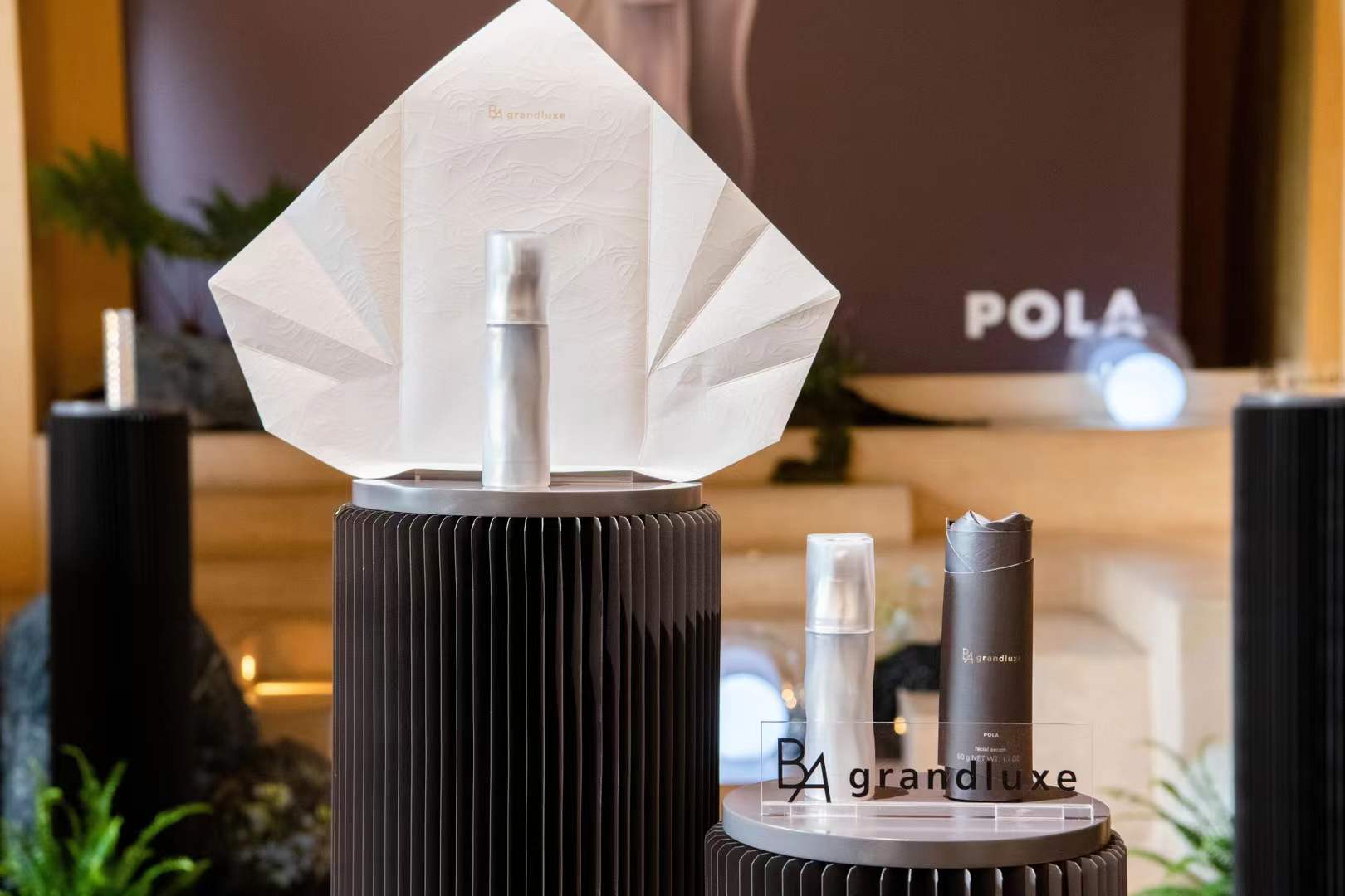 POLA B.A grandluxe serum on paper-folded plinth